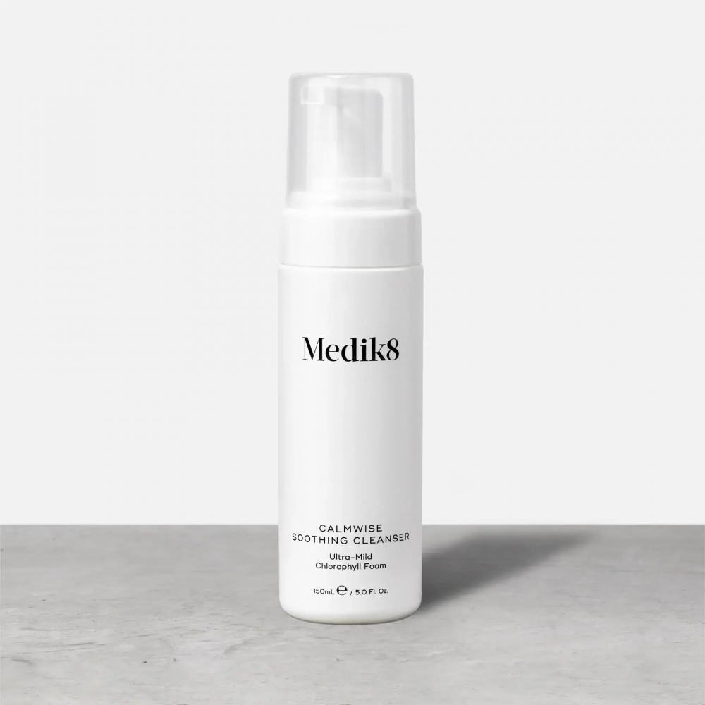 Очищающая пенка для чувствительной кожи - Medik8 Calmwise soothing cleanser фото 4