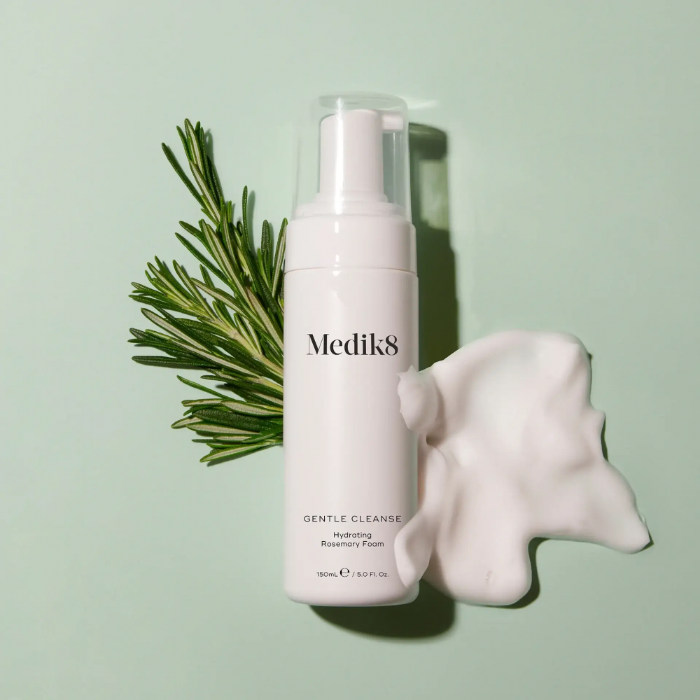 Очищаюча пінка для всіх типів шкіри - Medik8 Gentle cleanse фото 4