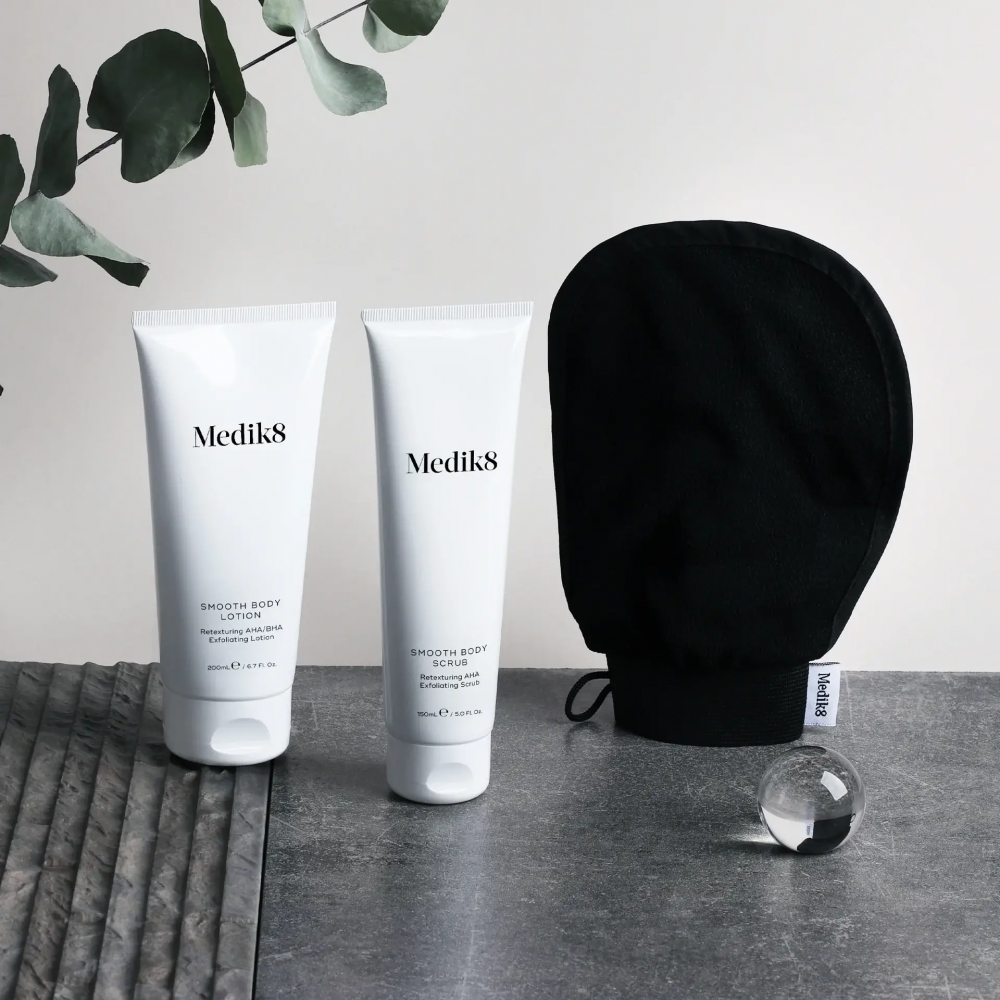 Система с AHA для сухой кожи и гиперкератоза - Medik8 Smooth Body Exfoliating Kit фото 3
