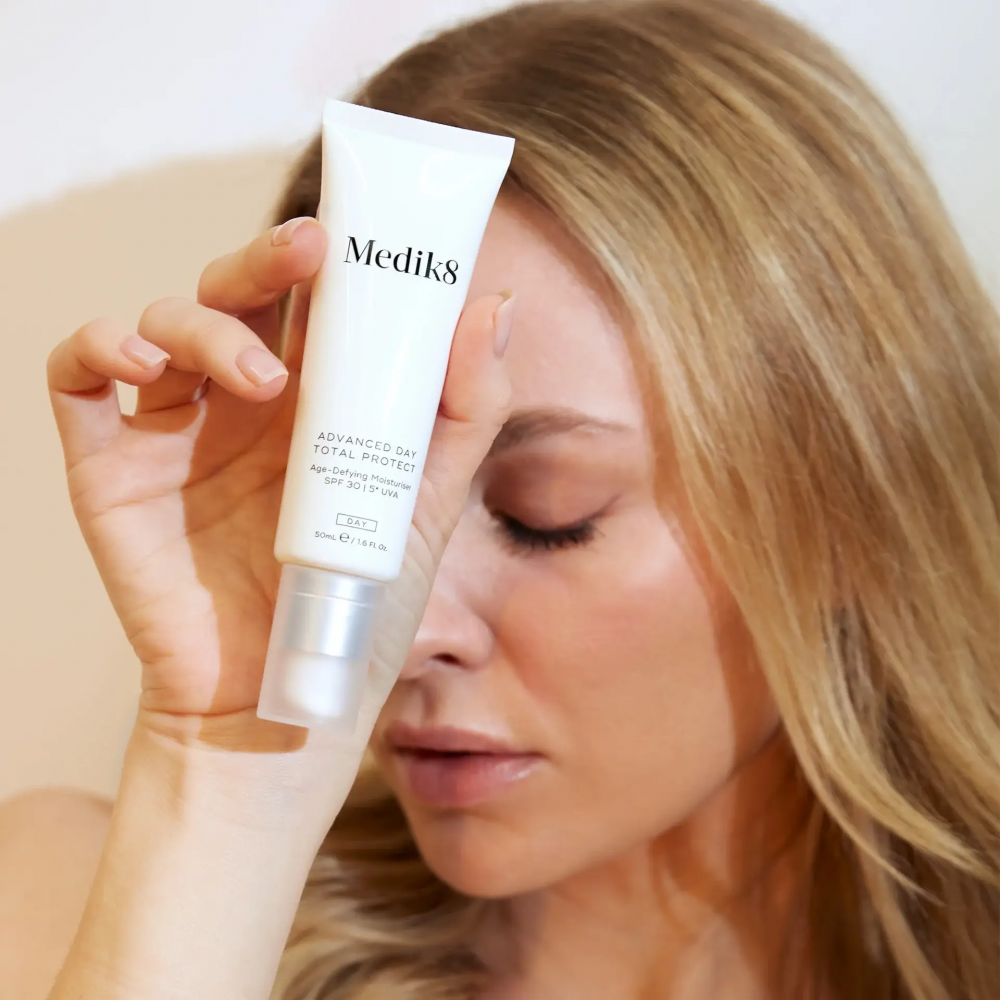 Денний зволожуючий крем з SPF30 - Medik8 Advanced day total protect фото 4
