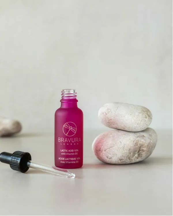 Молочна кислота: Як вона працює? Bravura London Lactic Acid 10% Peel