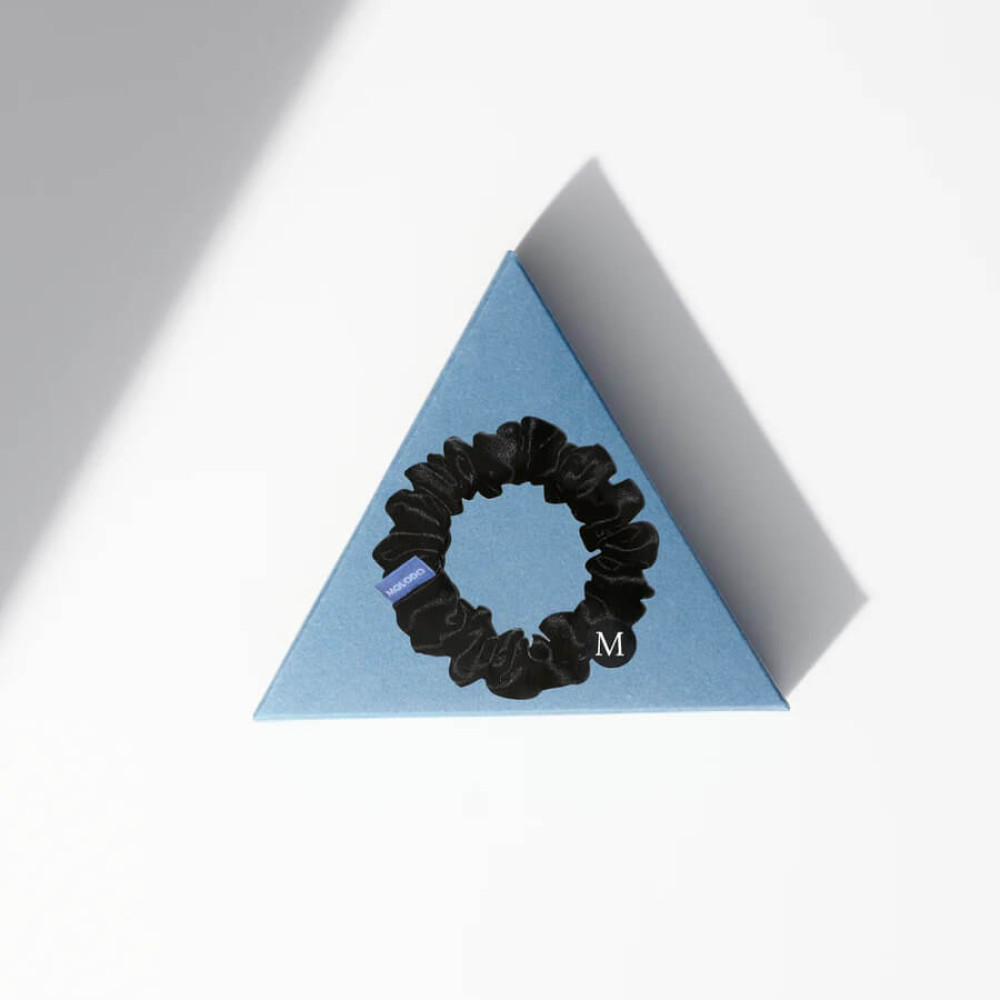 Шовкова резинка для волосся чорна - MOLODO Silk Scrunchie Medium Black фото 2