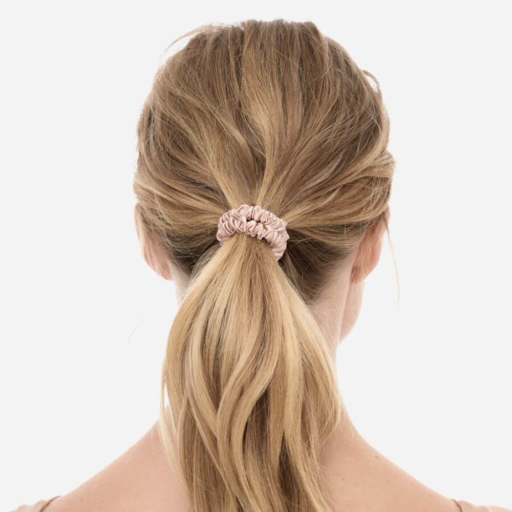 Шовкова резинка для волосся пудрова - MOLODO Silk Scrunchie Small Powder Pink фото 3