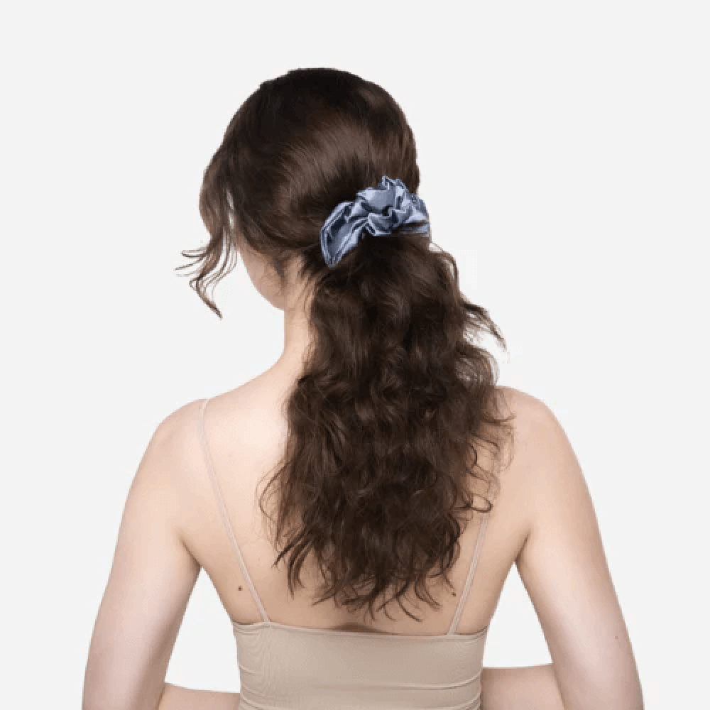 Шовкова резинка для волосся синя - MOLODO Silk Scrunchie Large Blue фото 4