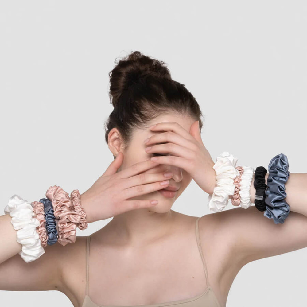 Шовкова резинка для волосся сіра - MOLODO Silk Scrunchie Large Stone Grey фото 4