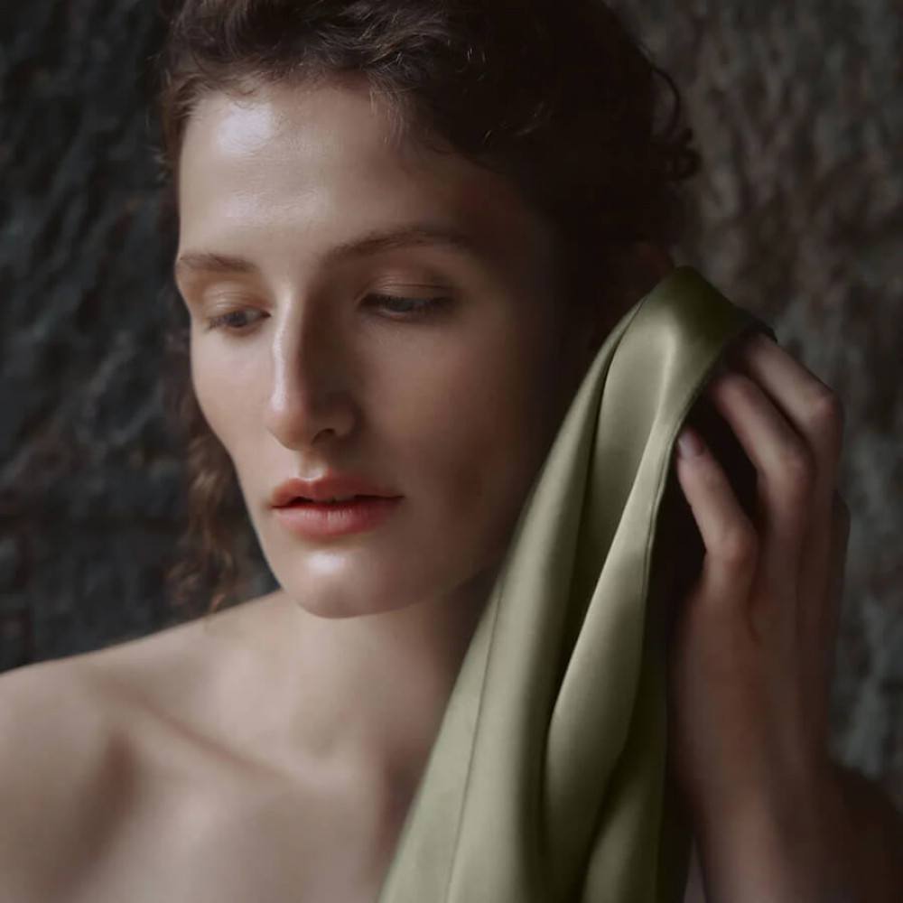 Шелковое полотенце для лица сливовое - MOLODO Silk Face Towel Plum фото 2