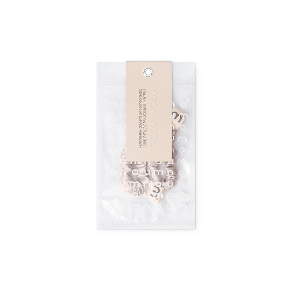 Набор из 2 тонких мини-резинок для волос в серо-бежевом цвете - MON MOU Silk Mini Slim Scrunchie Taupe Set фото 3