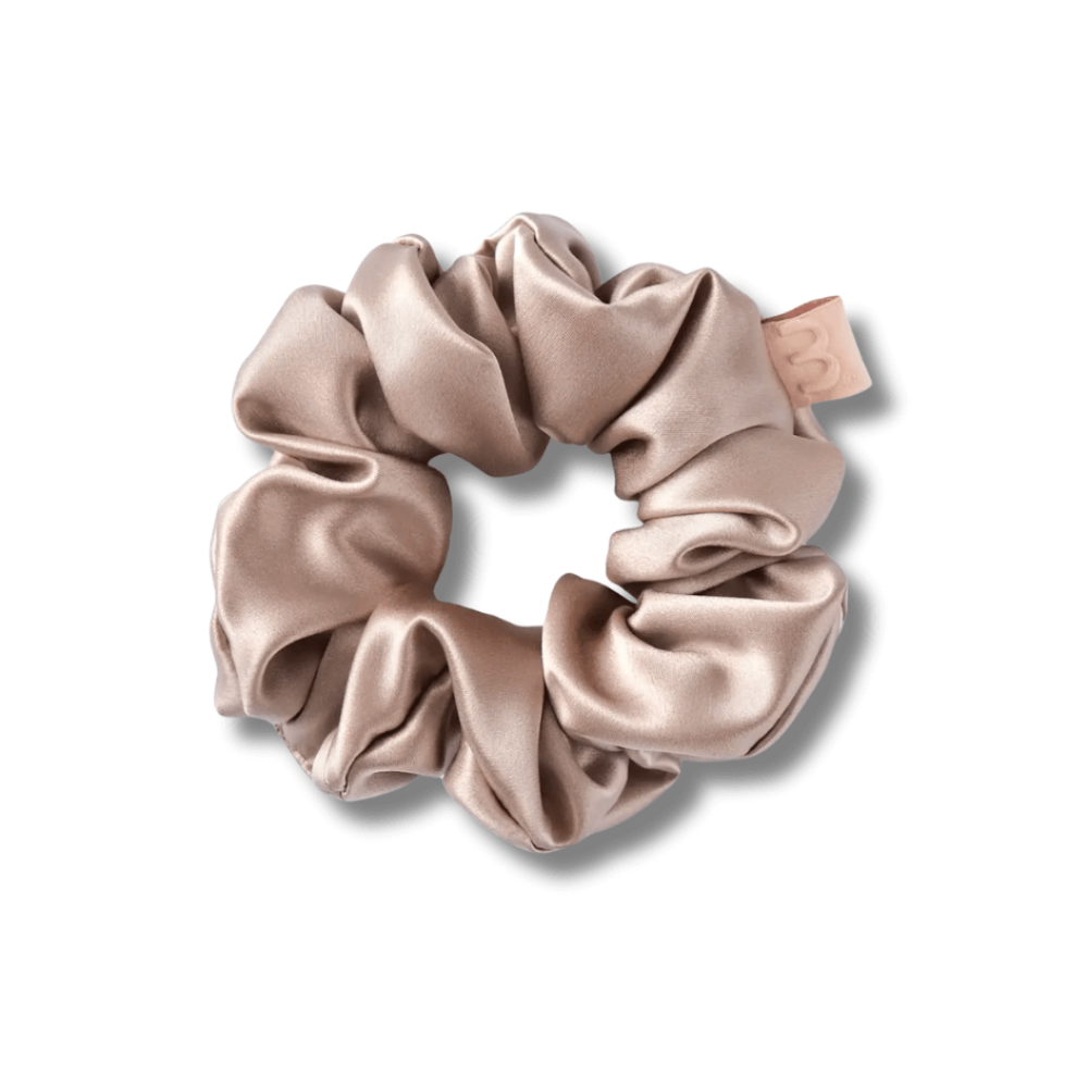 Объемная резинка для волос бежевая - MON MOU Silk Large Scrunchie Beige фото