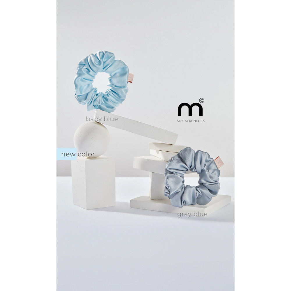 Об'ємна резинка для волосся ніжно-блакитна  - MON MOU Silk Large Scrunchie Baby Blue фото 3