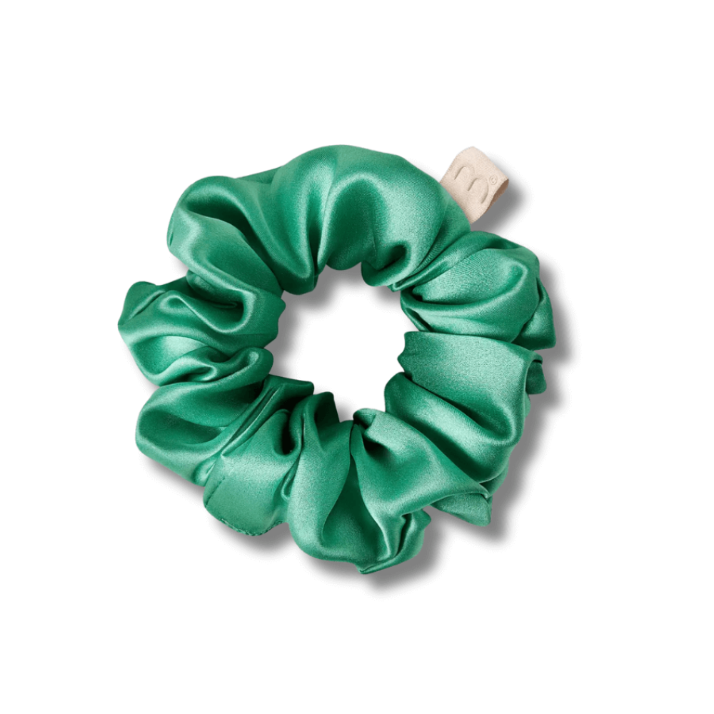 Объемная резинка для волос зелёная - MON MOU Silk Large Scrunchie Green фото