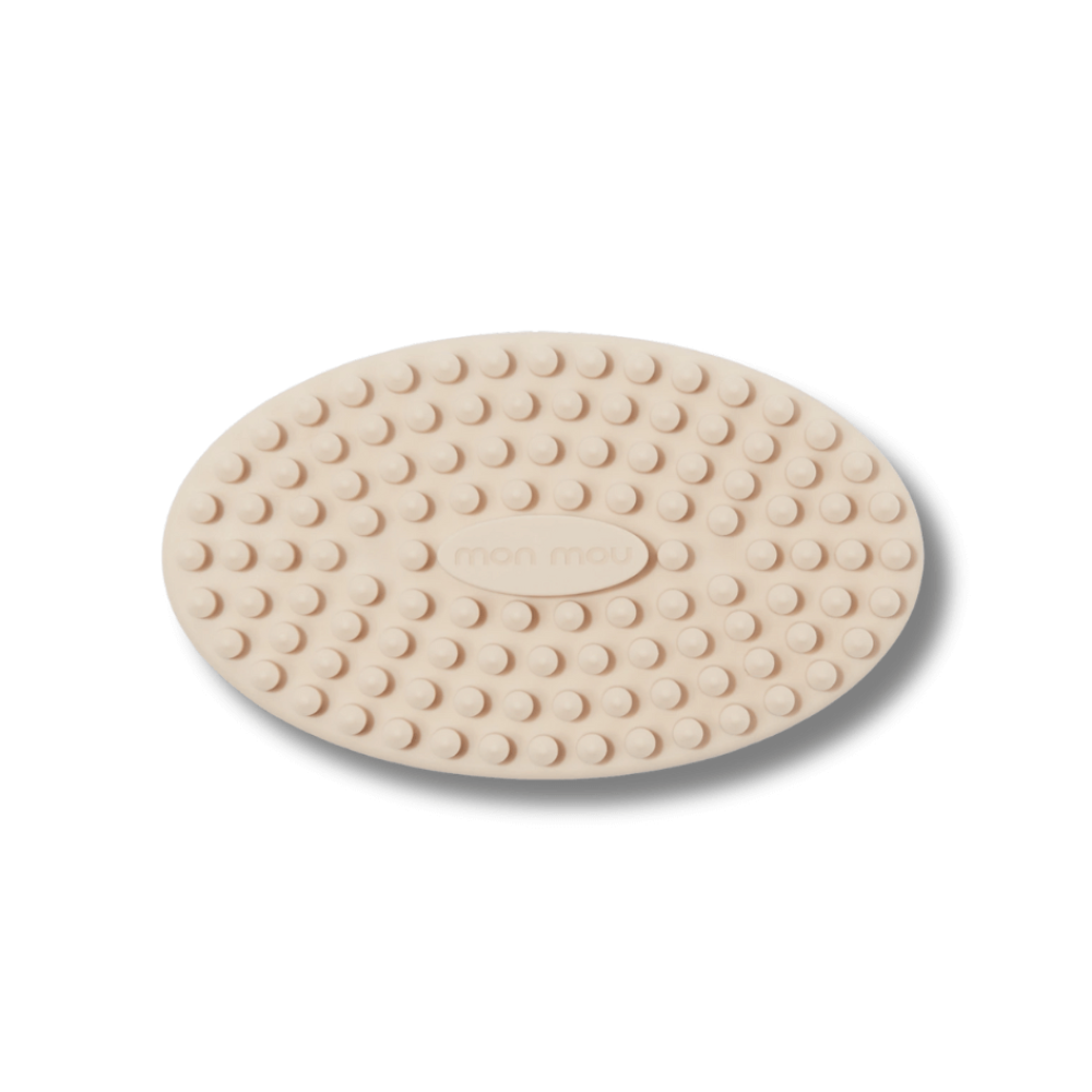 Силиконовая щеточка для тела нюдовая - MON MOU Soft Body Brush Nude фото