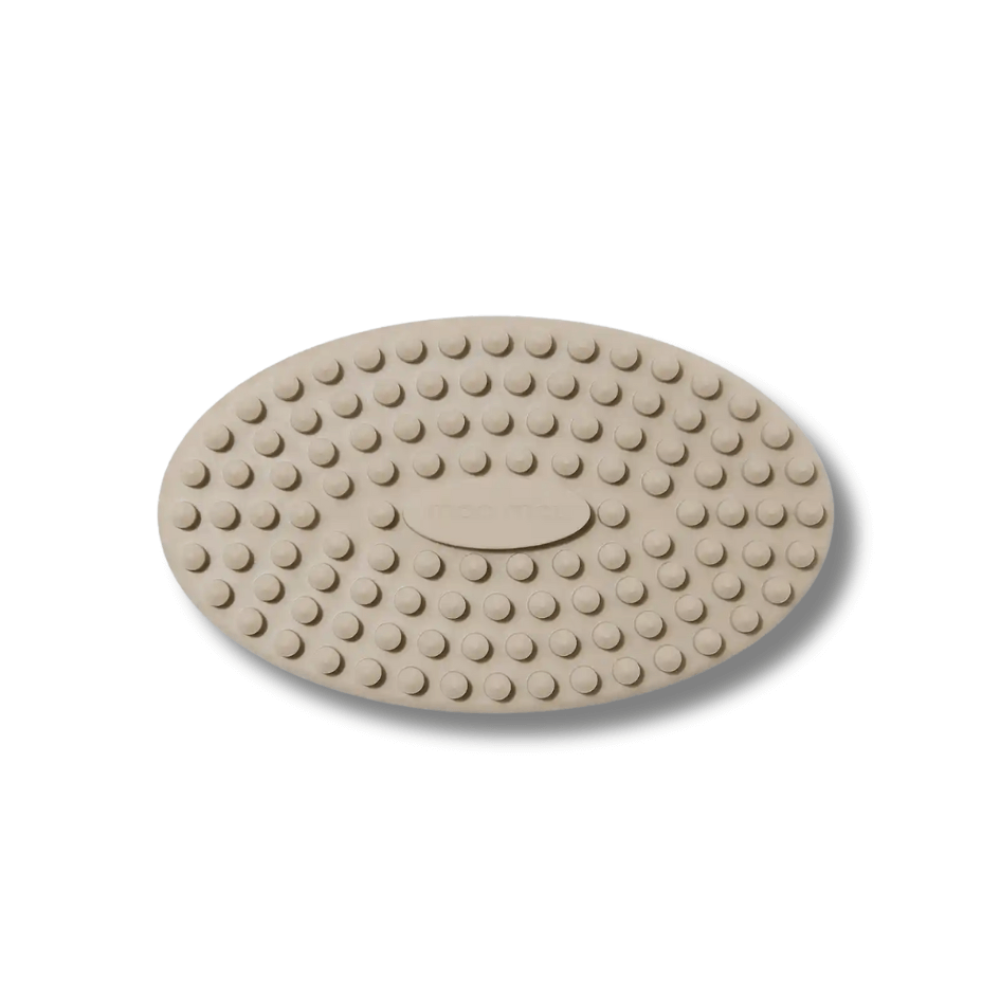 Силиконовая щеточка для тела серо-бежевая - MON MOU Soft Body Brush Taupe фото