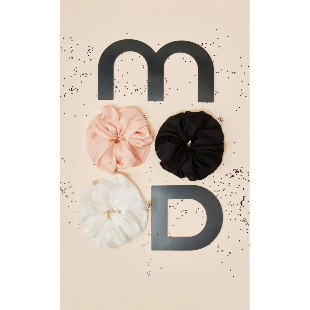 Супер об'ємна резинка для волосся біла - MON MOU Silk Volume Scrunchie White фото 3