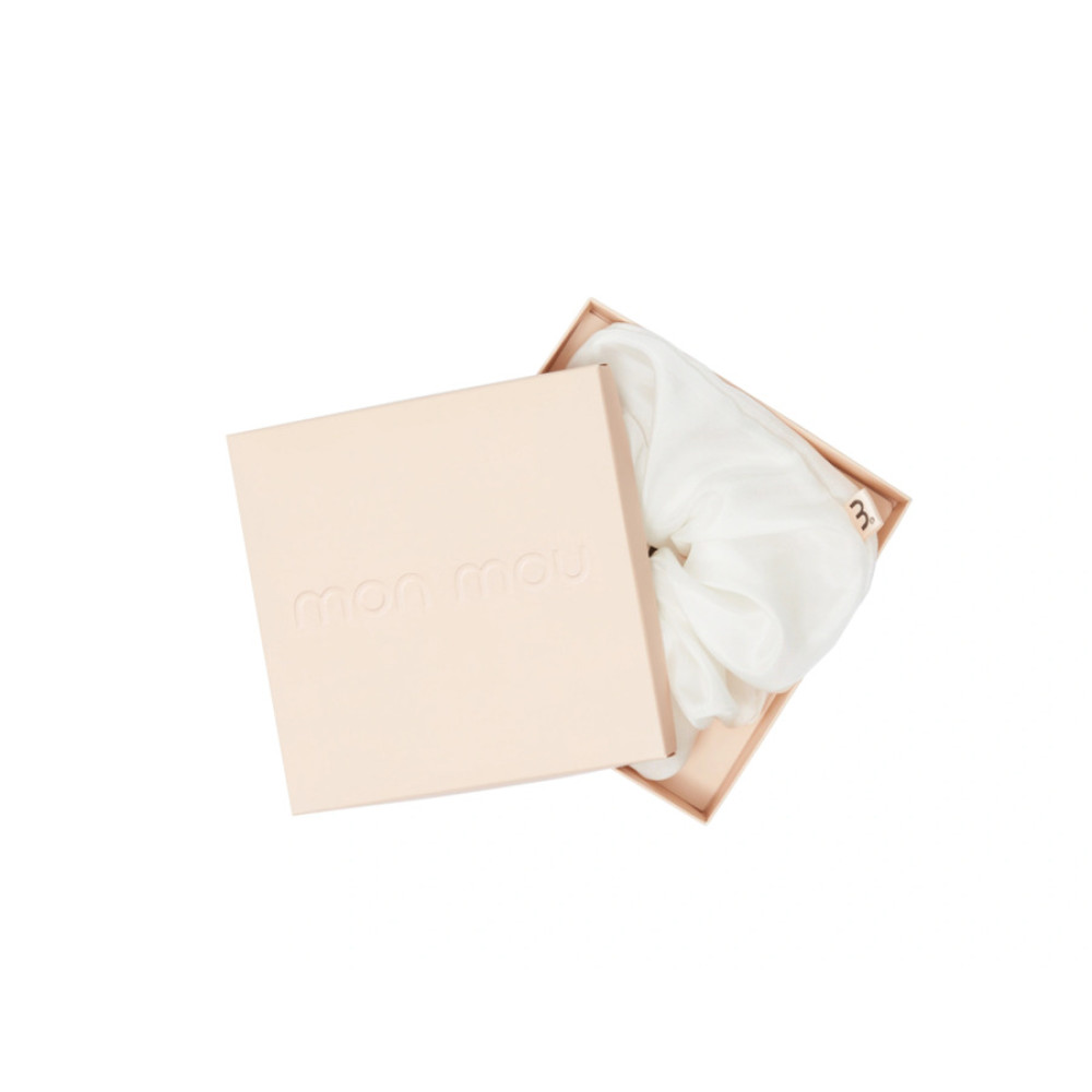 Супер об'ємна резинка для волосся біла - MON MOU Silk Volume Scrunchie White фото 2