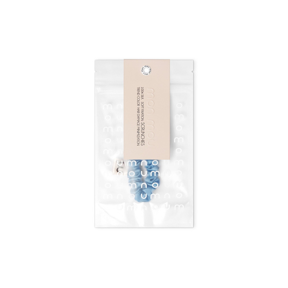 Тонкая резинка для волос голубая - MON MOU Silk Slim Scrunchie Sky Blue фото 2