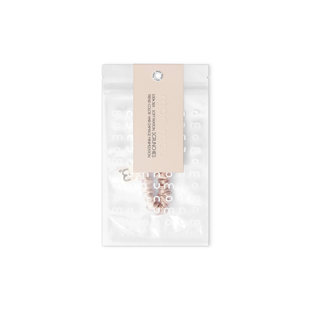 Тонка резинка для волосся нюдова - MON MOU Silk Slim Scrunchie Nude фото 2