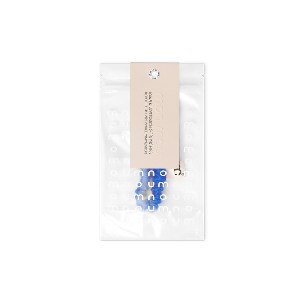 Тонкая резинка для волос тёмно-синяя - MON MOU Silk Slim Scrunchie Dark Blue фото 2