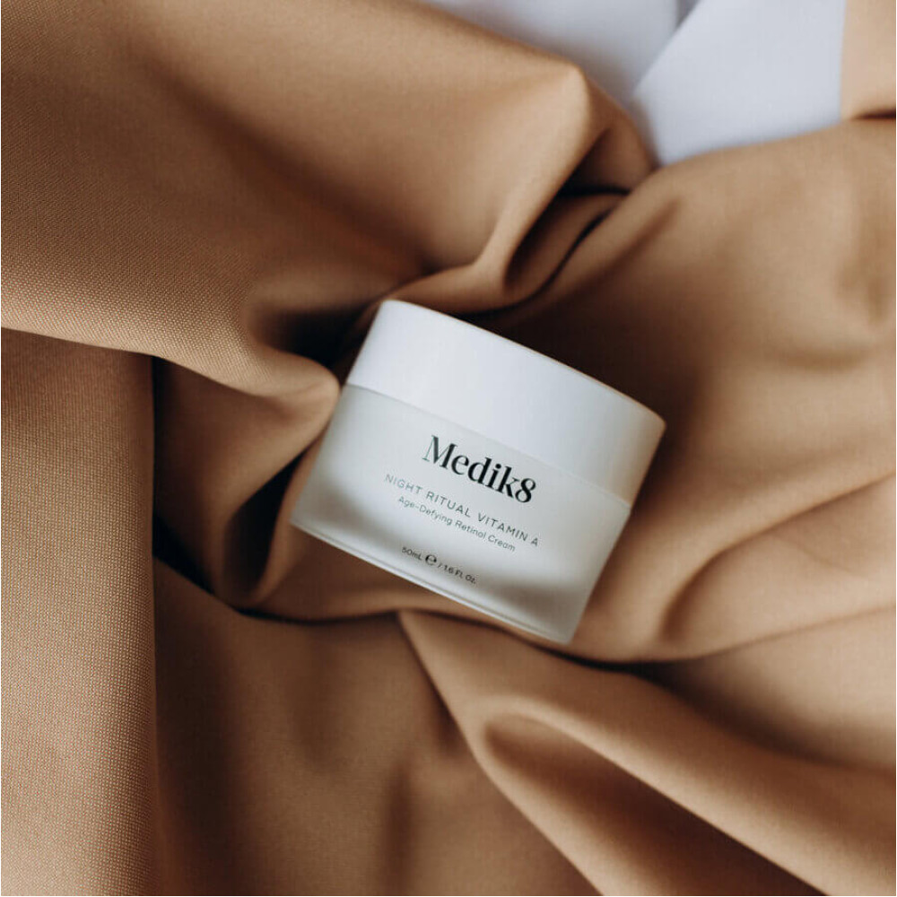 Разглаживающий ночной крем с ретинолом - Medik8 Intelligent Retinol Smoothing Night Cream фото 3
