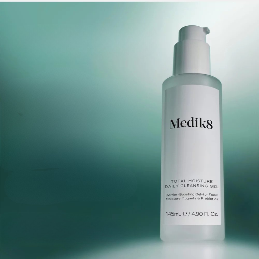 Зволожуючий гель для вмивання - Medik8 Total Moisture Daily Cleansing Gel фото 3