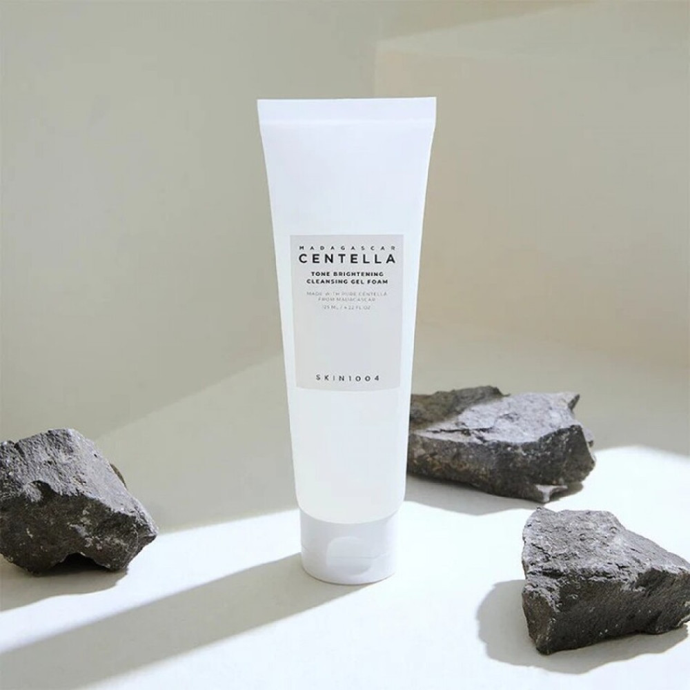 Очищаючий гель-пінка для обличчя - Skin 1004 Madagascar Centella Tone Tone Brightening Cleansing Gel Foam фото 2