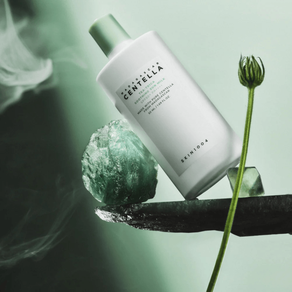 Солнцезащитный крем-молочко для кожи, подверженной акне - Skin 1004 Madagascar Centella Tea-Trica Soothing Sun Milk фото 2