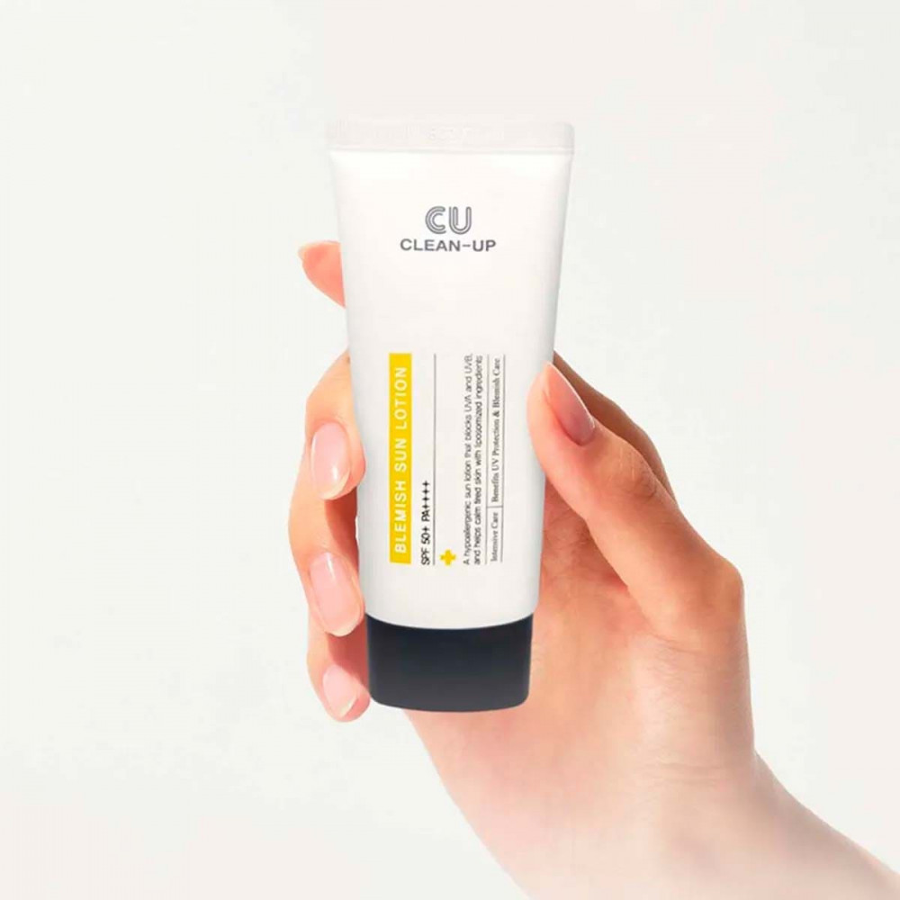 Лёгкий гипоаллергенный солнцезащитный лосьон - Cuskin Clean-UP Blemish Sun Lotion SPF50+ PA++++ фото 3