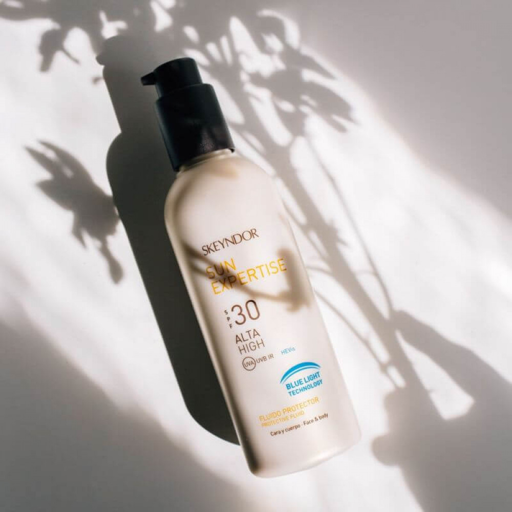 Солнцезащитная эмульсия SPF 30 - Skeyndor Sun Expertise Blue Light Protective Sun Fluid SPF 30 фото 4
