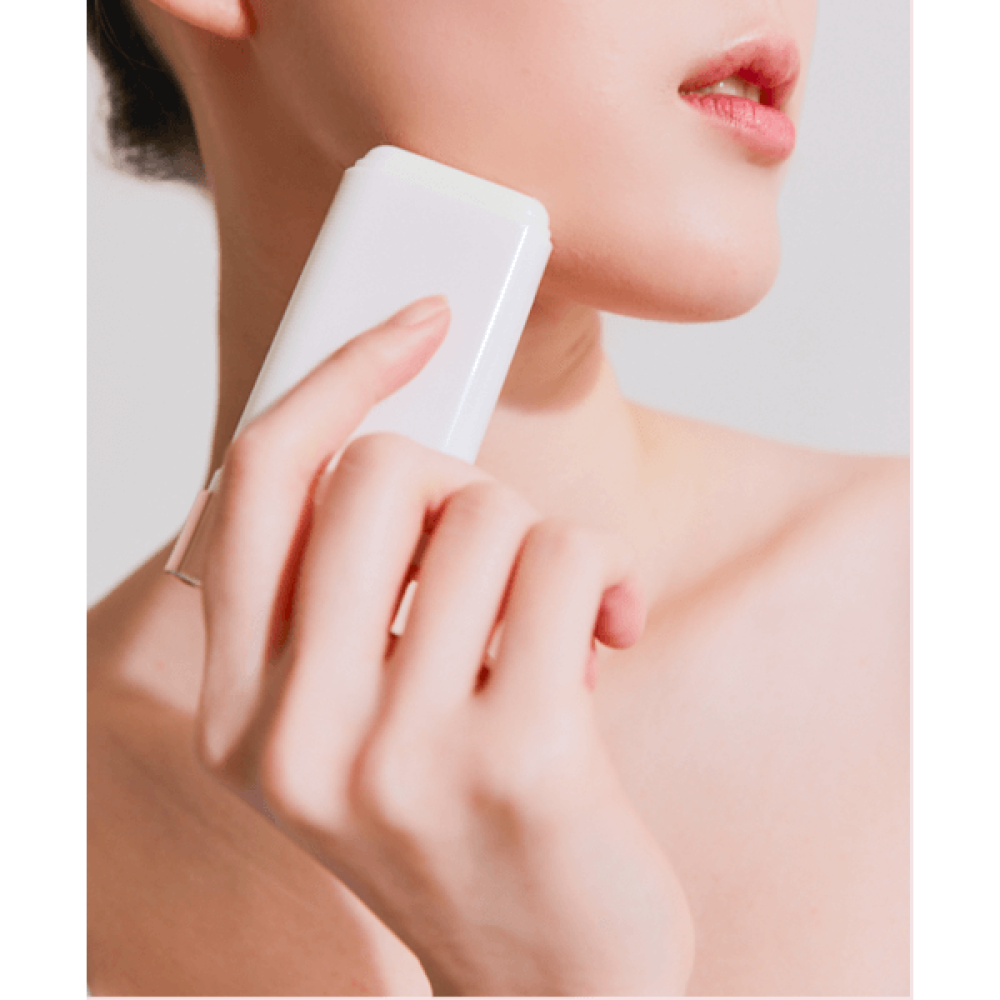 Минеральный солнцезащитный стик с высоким фактором защиты SPF 50+ - D'Alba  Air Fit Fresh Sun Stick фото 4
